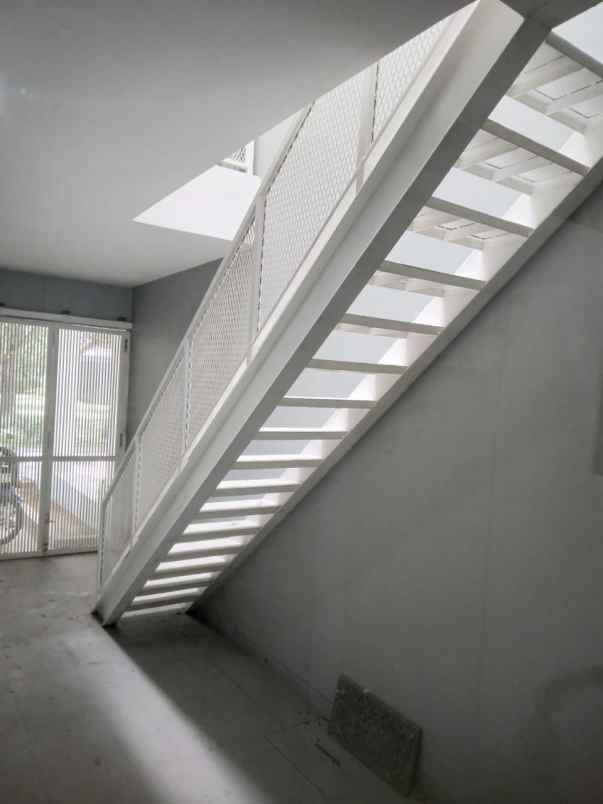 dijual rumah cluster albera bsd city