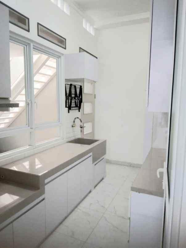 dijual rumah cluster albera bsd city