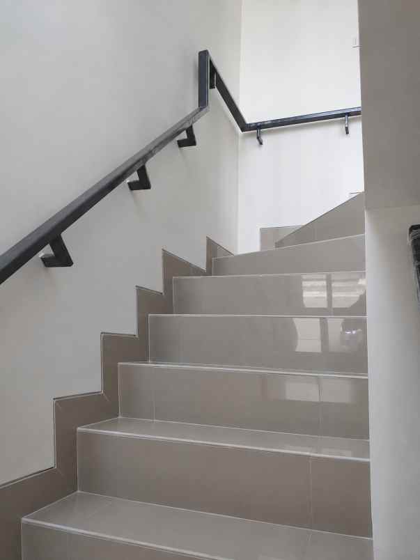 dijual rumah cluster dallas pik2 pantai