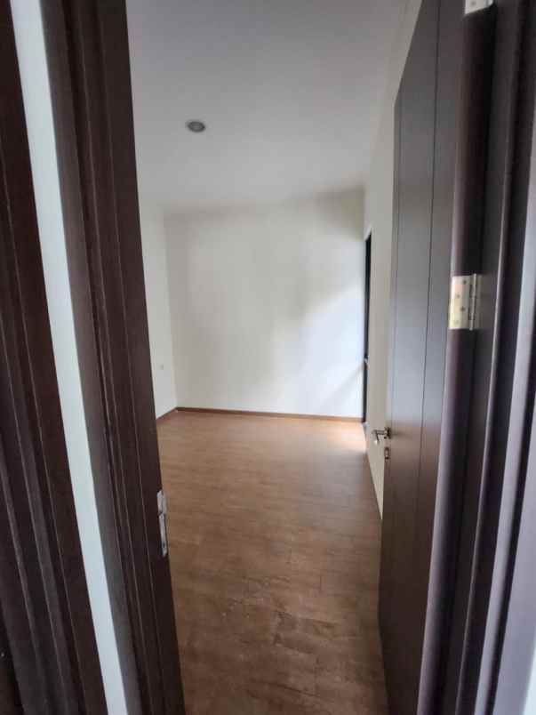 dijual rumah cluster flavio suvarna sutera tangerang