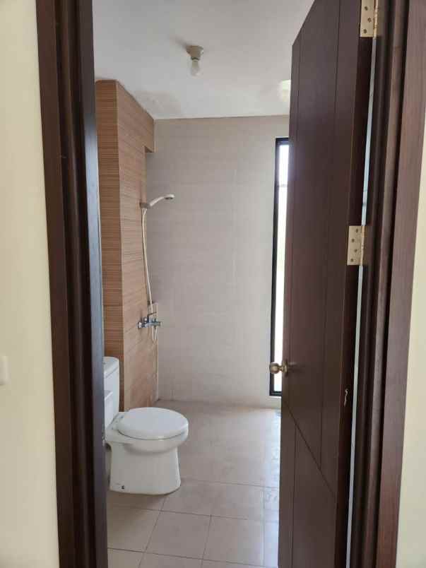 dijual rumah cluster flavio suvarna sutera tangerang