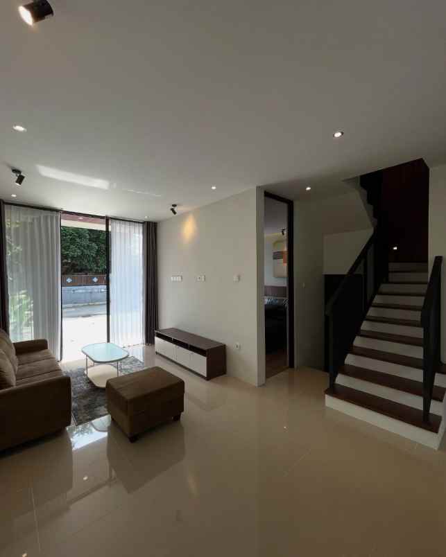 dijual rumah condongcatur