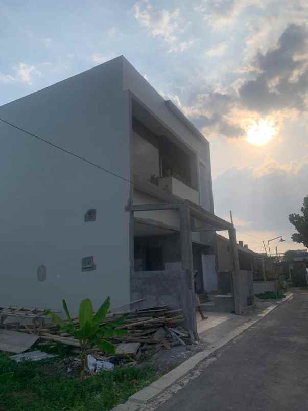 dijual rumah corongan