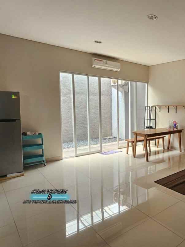dijual rumah dalam cluster one gate siap huni