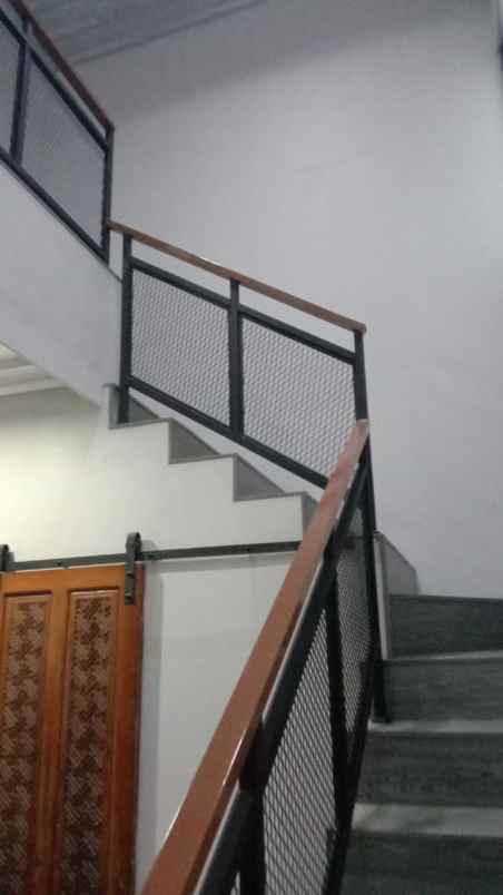 dijual rumah dalam komplek di duren sawit