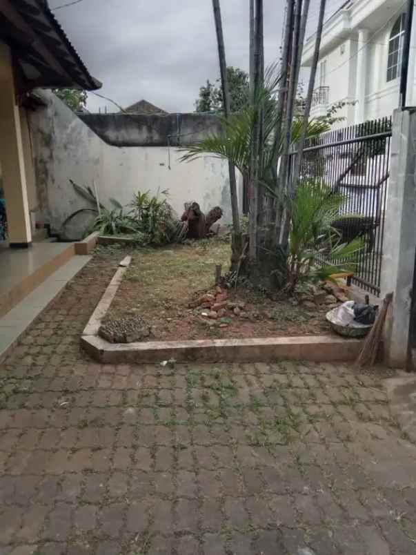 dijual rumah dalam komplek joglo bebas banjir