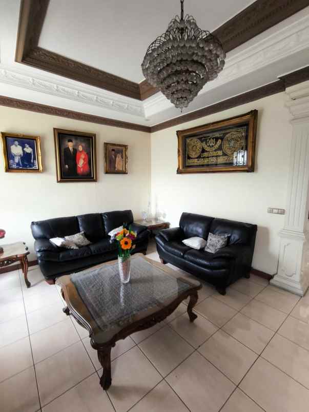 dijual rumah dan ruko di jatinegara jakarta timur