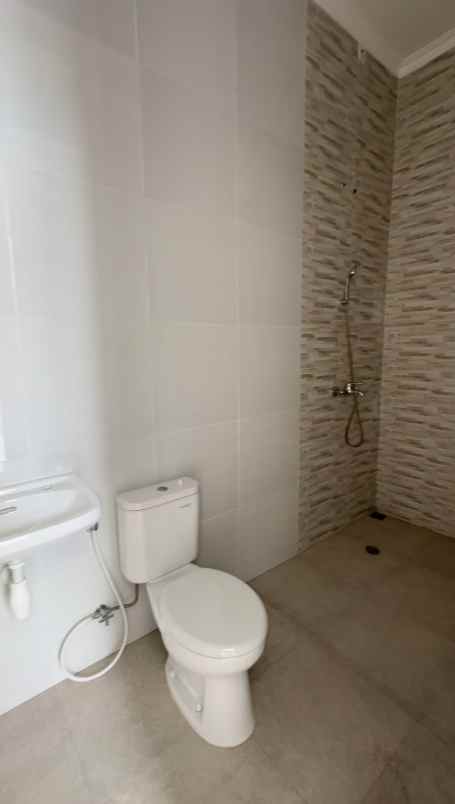 dijual rumah darmo harapan