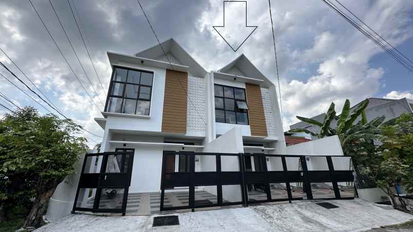 dijual rumah darmo harapan