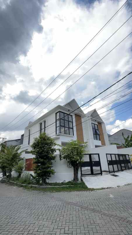 dijual rumah darmo harapan