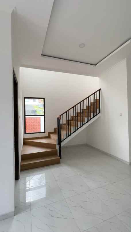 dijual rumah darmo harapan