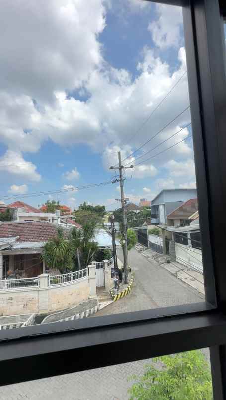 dijual rumah darmo harapan