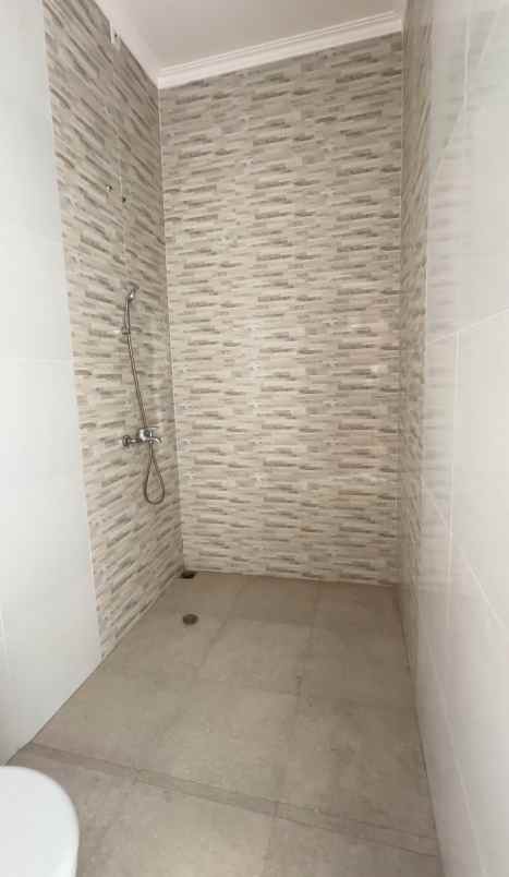 dijual rumah darmo harapan