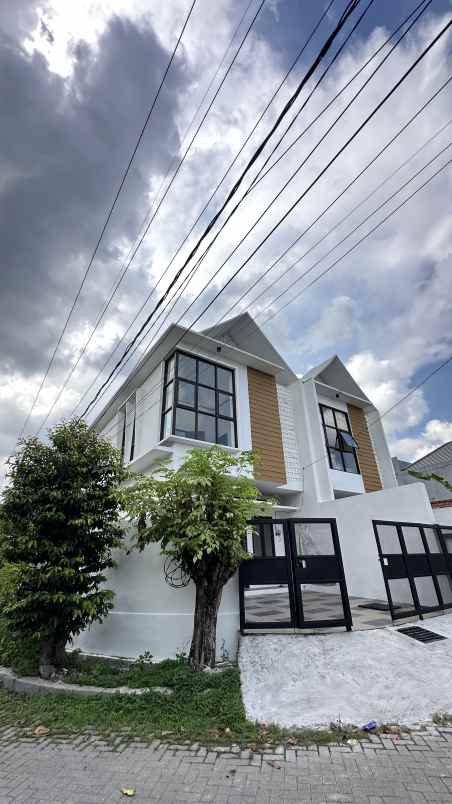 dijual rumah darmo harapan