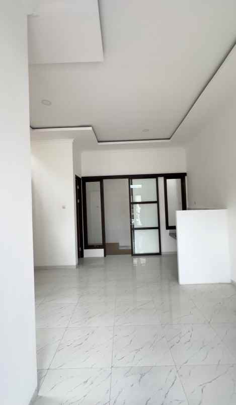 dijual rumah darmo harapan