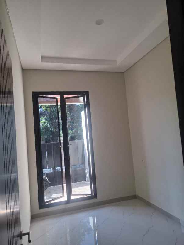 dijual rumah darmo indah