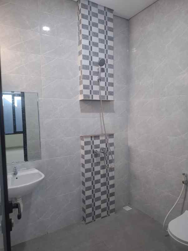 dijual rumah darmo indah