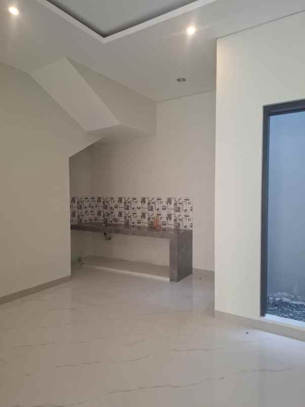 dijual rumah darmo indah