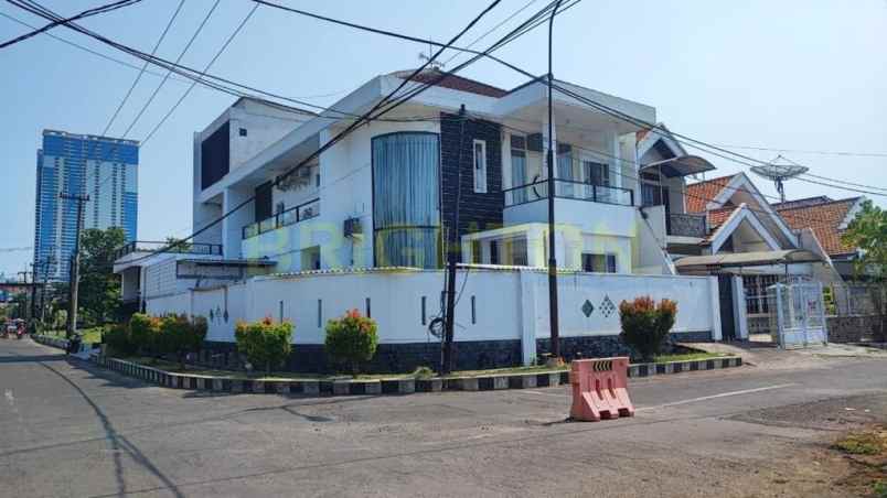 Rumah Di Dharmahusada Indah Utara Surabaya Semi Furnish One Gate