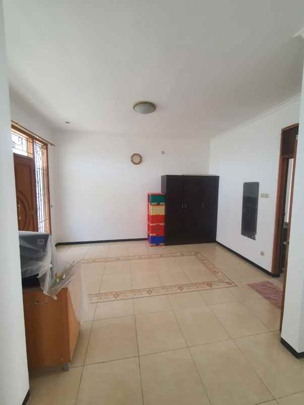 dijual rumah dharmahusada mas