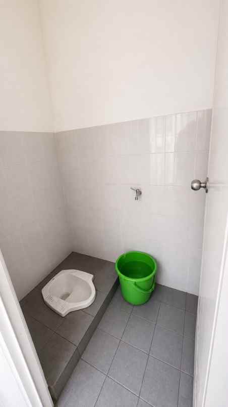 dijual rumah di cluster graha padma semarang