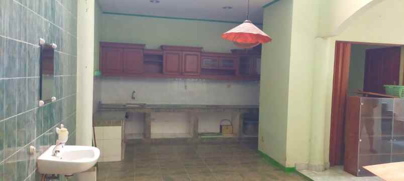 dijual rumah di daerah kemang pratama