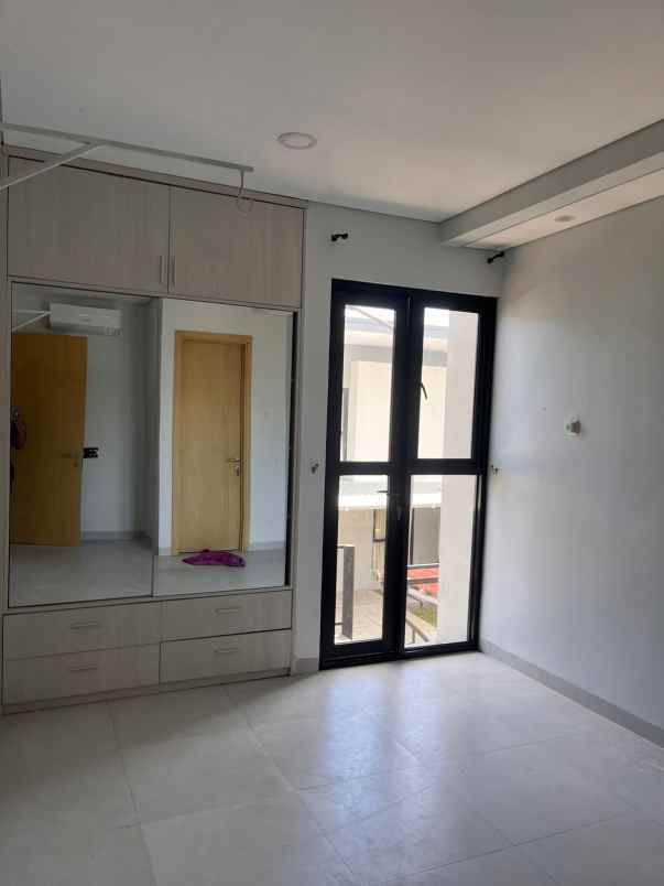dijual rumah di gedongan colomadu karanganyar