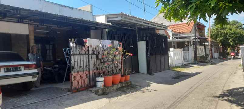 dijual rumah di gg tampomas kota cirebon
