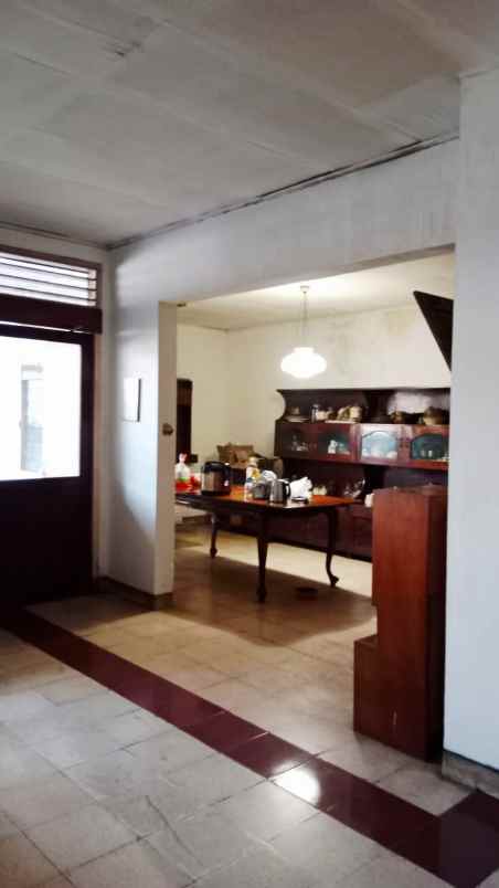 dijual rumah di jalan comal surabaya pusat