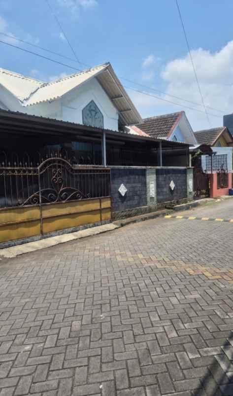 dijual rumah di perum puri arteri baru semarang