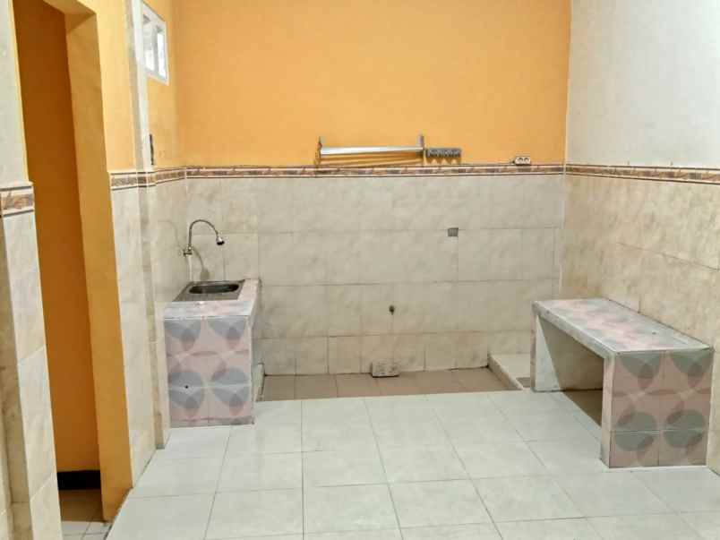 dijual rumah di semampir juanda