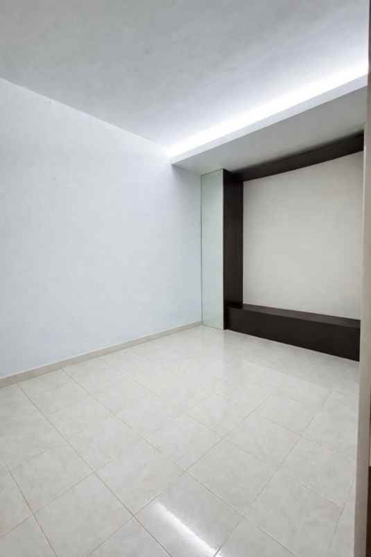 dijual rumah di sutorejo timur