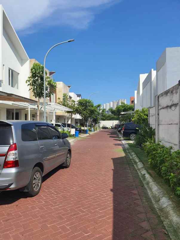 dijual rumah dian istana
