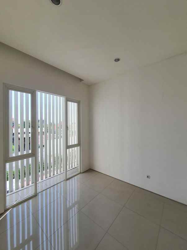 dijual rumah dian istana