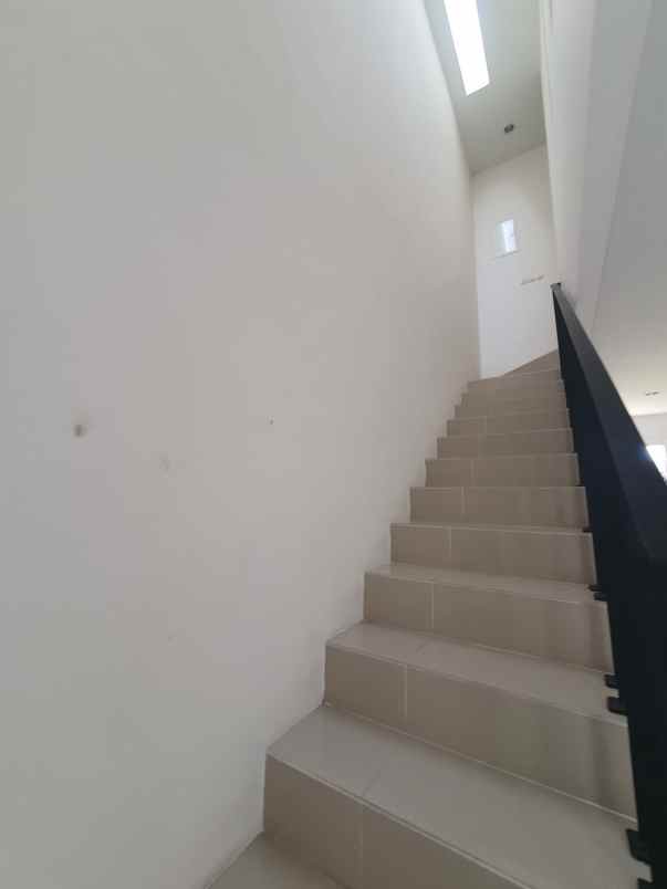 dijual rumah dian istana