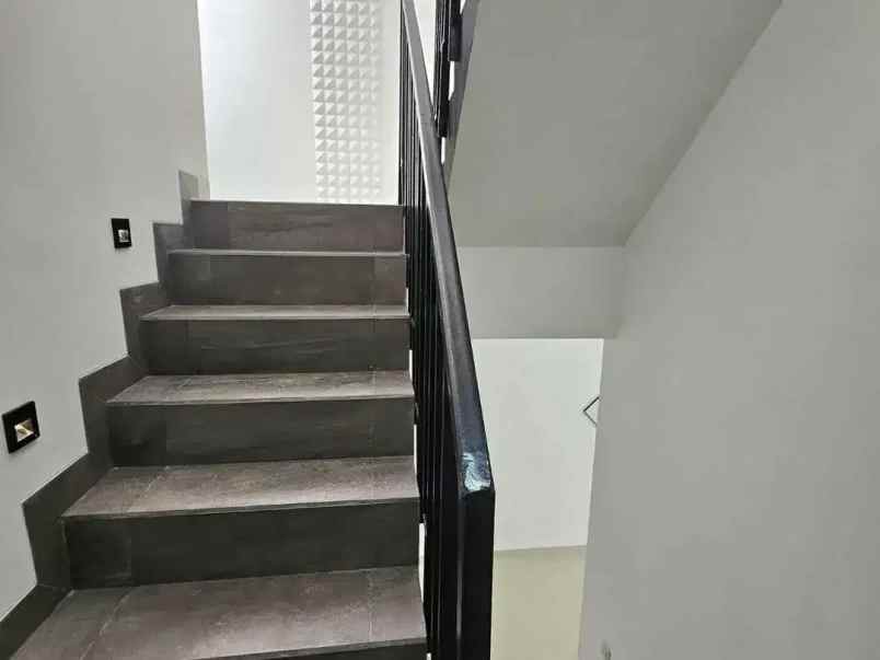 dijual rumah duren sawit