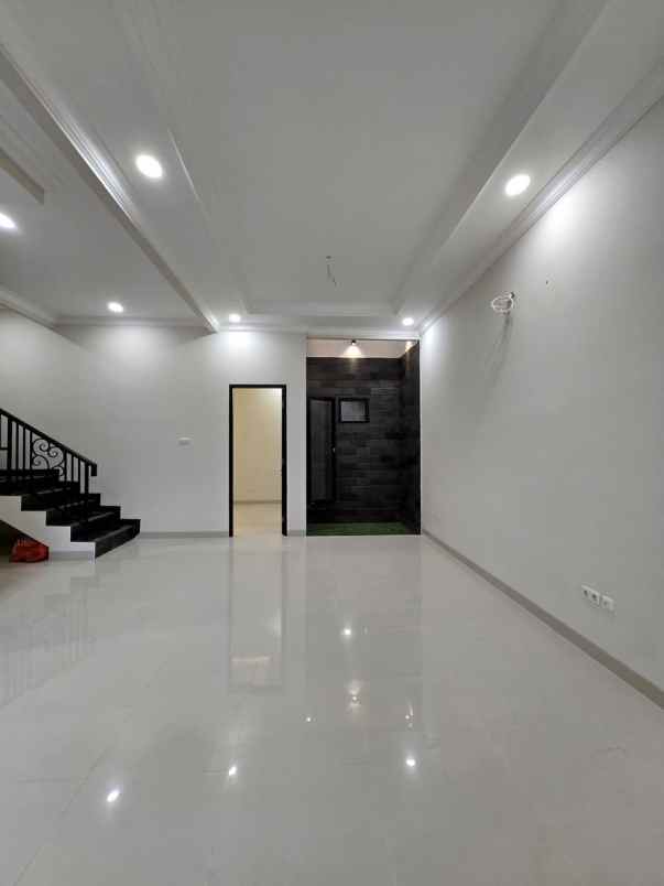 dijual rumah duren sawit jakarta