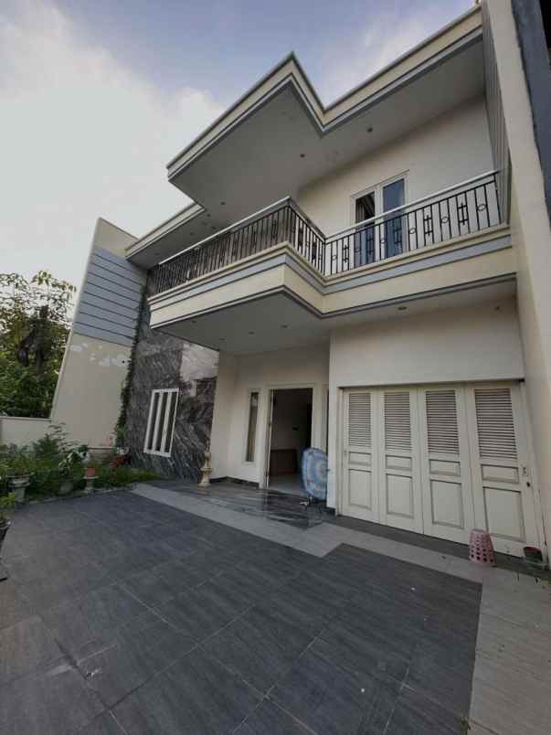 dijual rumah eastwood citraland surabaya