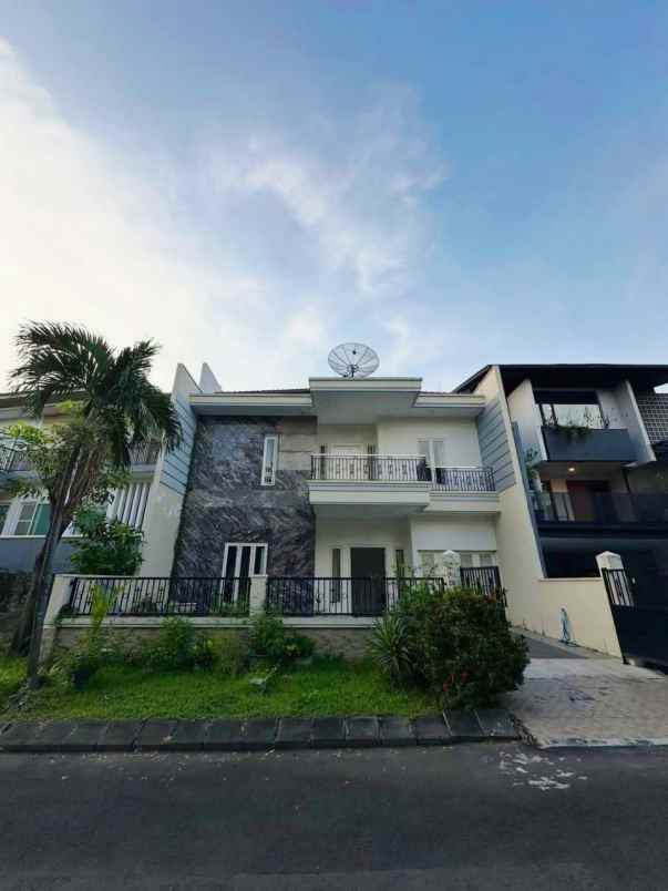 dijual rumah eastwood citraland surabaya