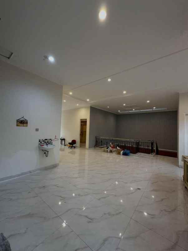 dijual rumah eastwood citraland surabaya