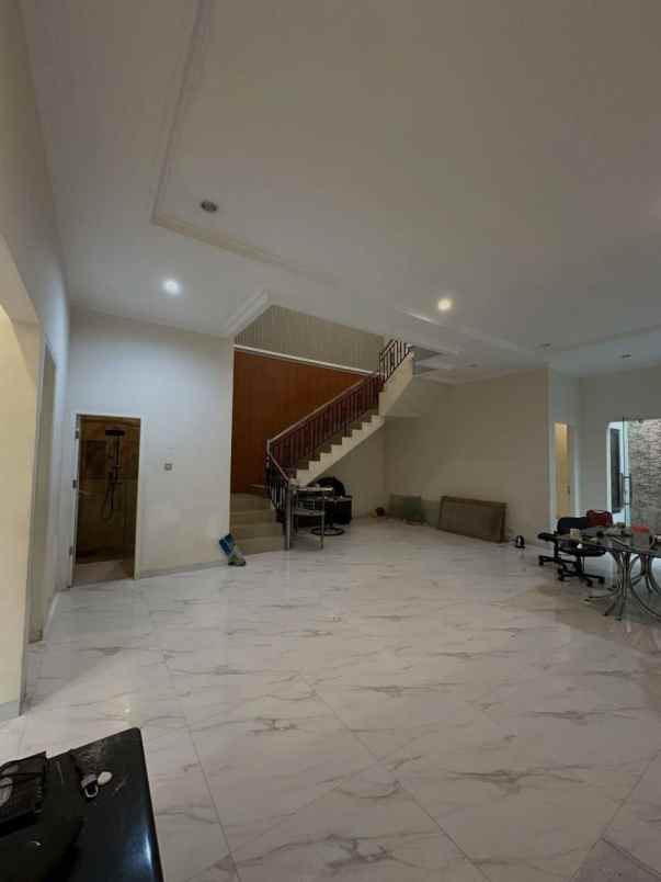 dijual rumah eastwood citraland surabaya