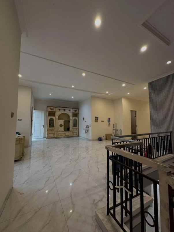 dijual rumah eastwood citraland surabaya