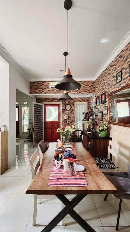 dijual rumah emerald residence bintaro