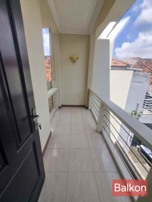 dijual rumah full furnished di tambak gringsing tengah