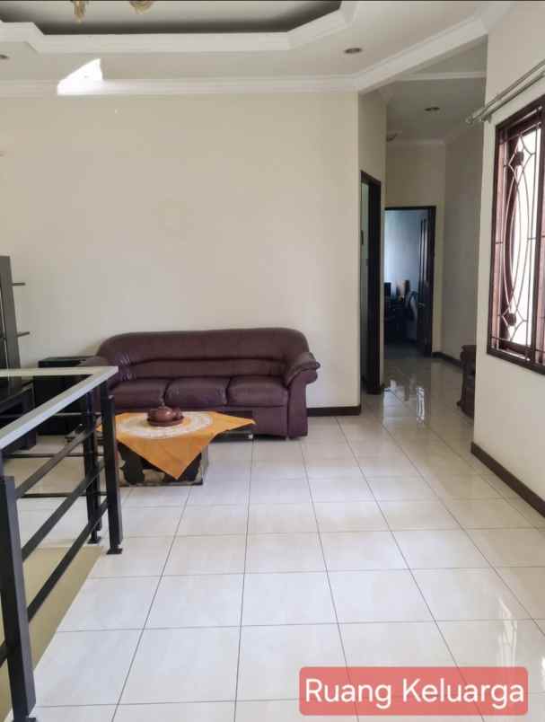 dijual rumah full furnished di tambak gringsing tengah