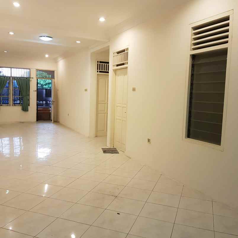 dijual rumah gading elok