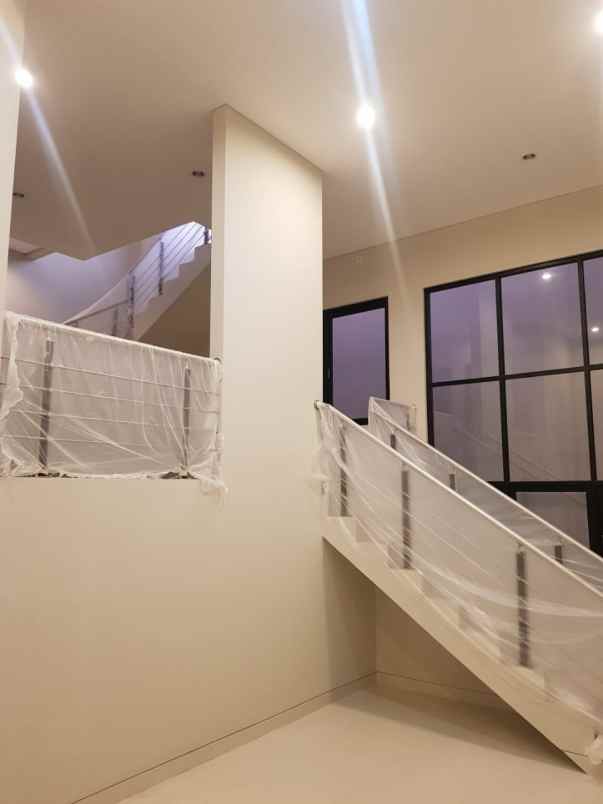 dijual rumah galaxi bumi permai araya