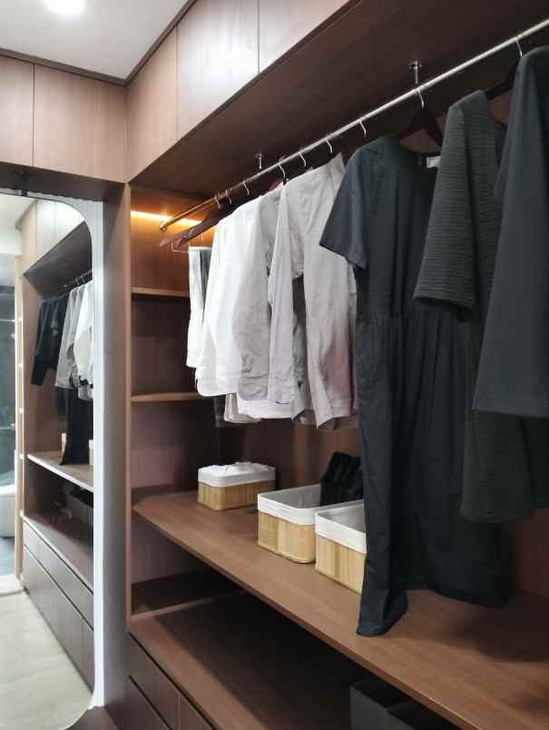 dijual rumah gatot subroto