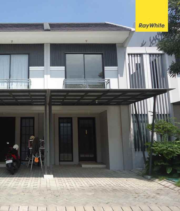 dijual rumah gladstone grand pakuwon