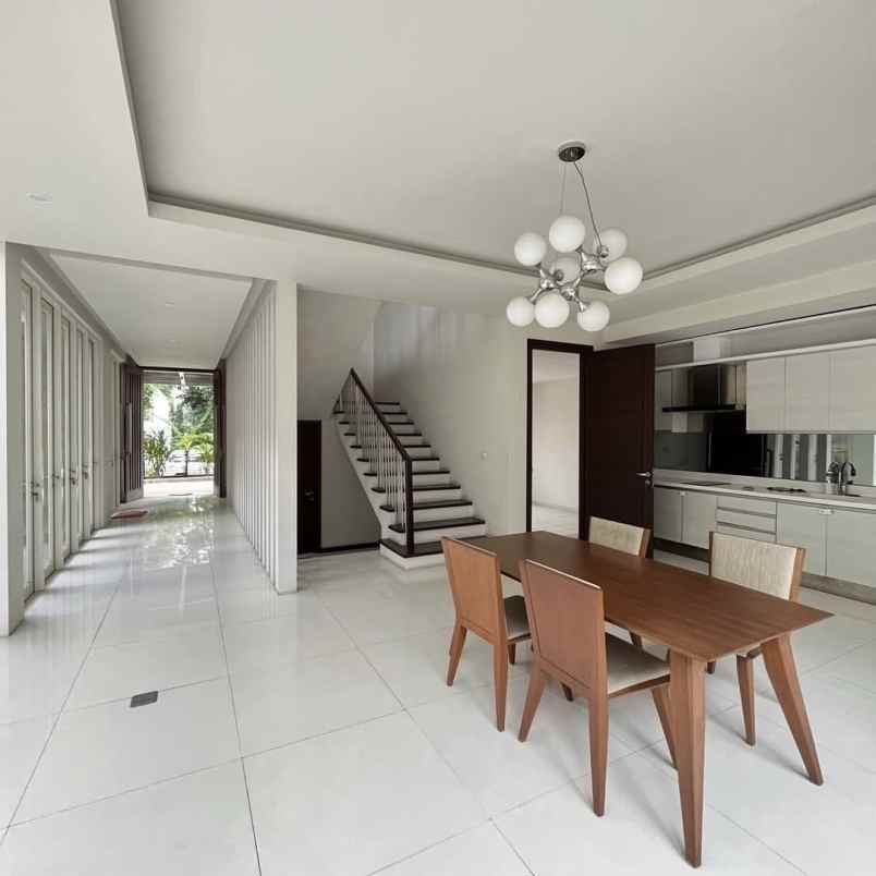 dijual rumah graha famili blok w